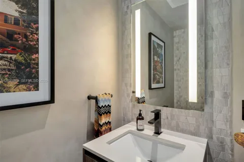 $1,165,000 | 68 Southeast 6th Street, Unit 2612, Miami, FL 33131