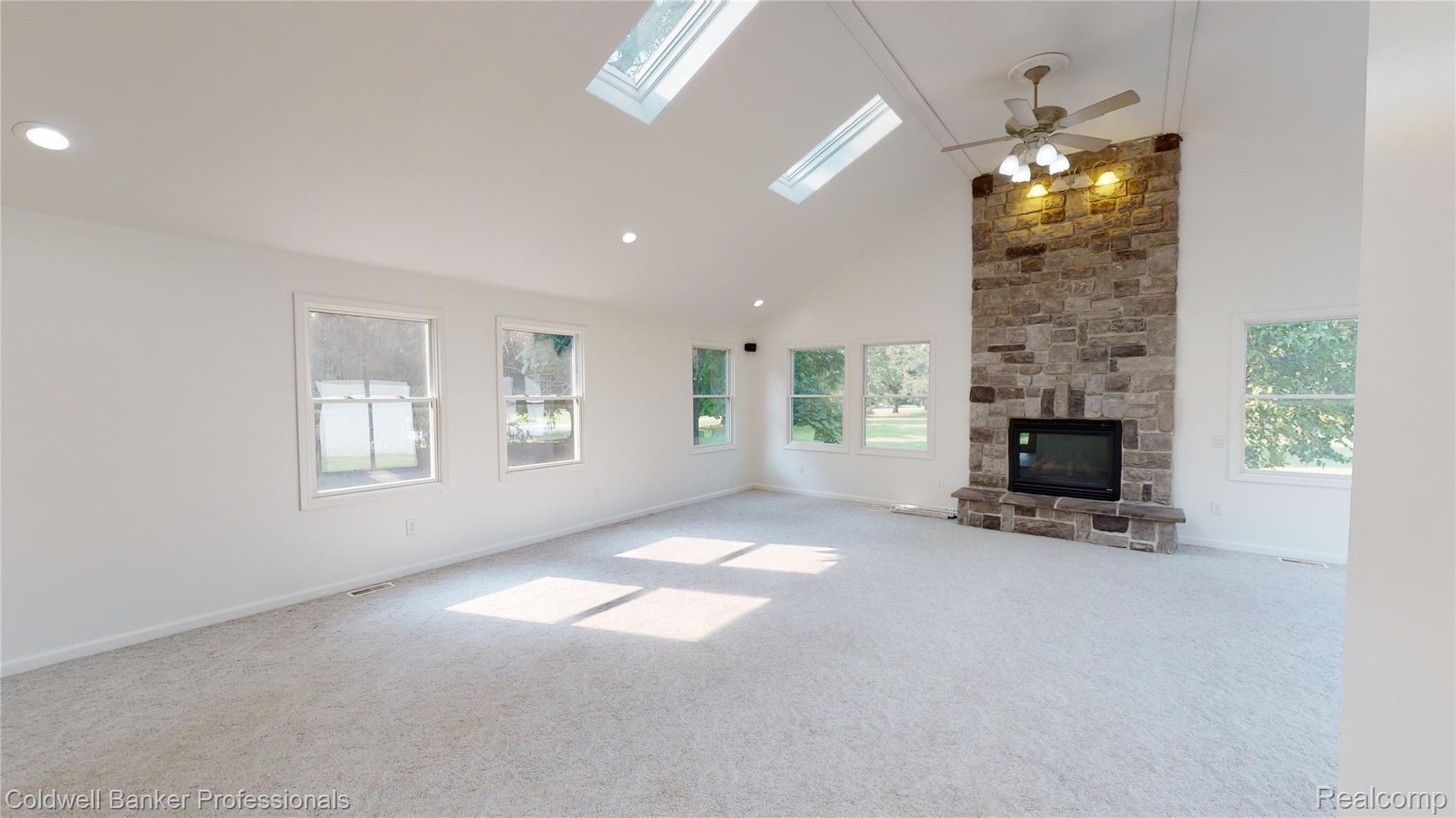 1845 Peppermill Road Lapeer, MI 48446 - Photo 30 of 61 Great room 3.jpg