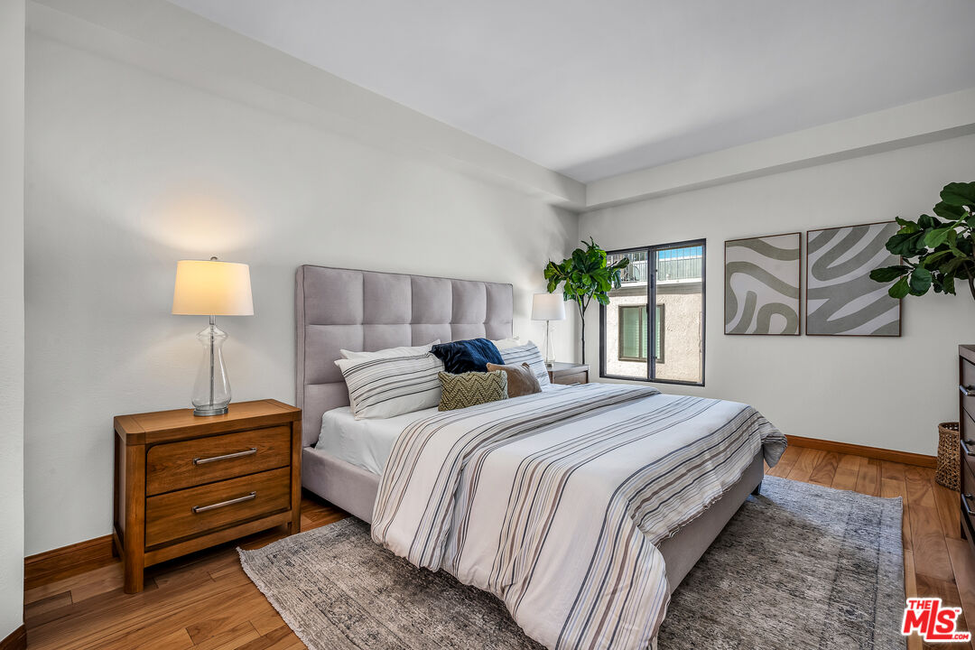 8162 Manitoba Street, Unit 202 Playa del Rey, CA 90293 - Photo 11 of 34 a bedroom with a bed and a lamp on dresser