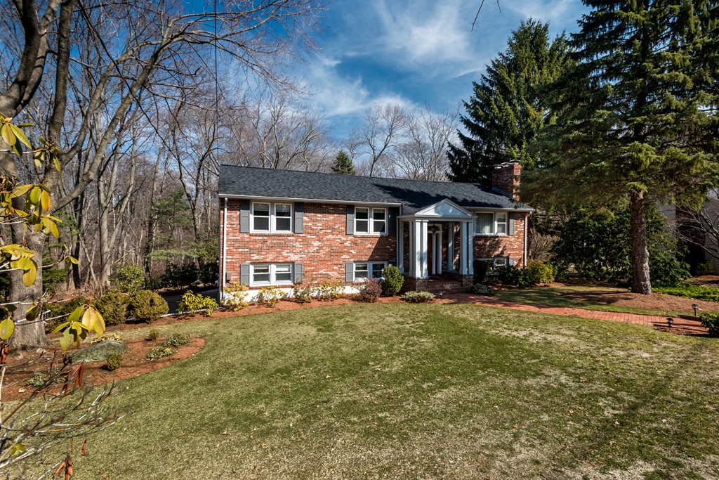55 Cliff Road Waltham, MA 02452 - Photo 2 of 27 Gallery Image 2