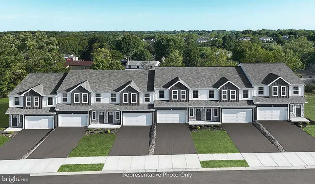 $339,200 | 7857 Oakbrook Drive, Harrisburg, PA 17112