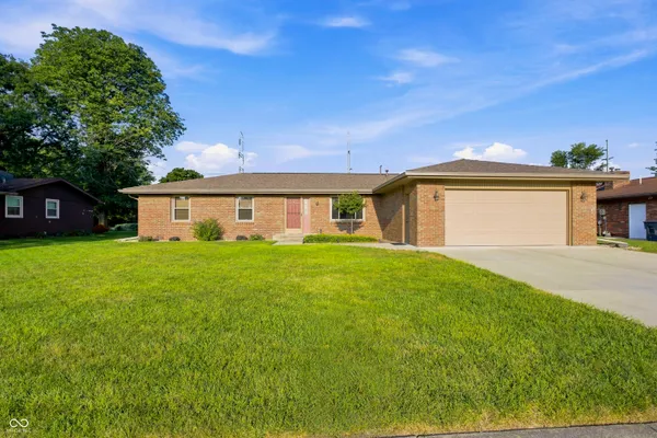 $319,900 | 3260 Woodcrest Court, Columbus, IN 47203
