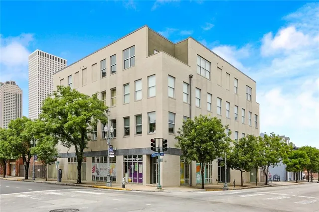 $1,800 | 835 Julia Street, Unit 2, New Orleans, LA 70113