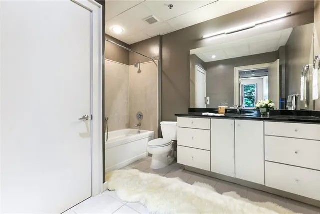 $1,800 | 835 Julia Street, Unit 2, New Orleans, LA 70113