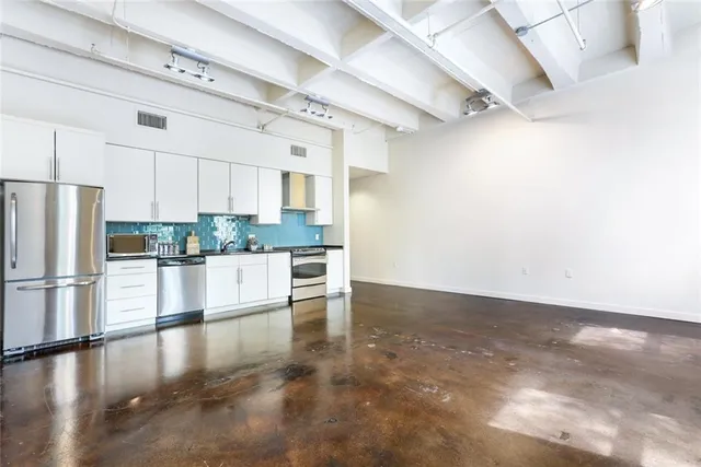 $1,800 | 835 Julia Street, Unit 2, New Orleans, LA 70113