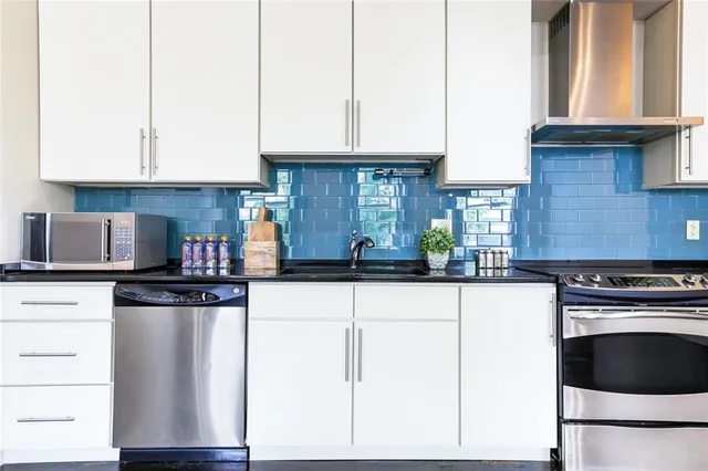 $1,800 | 835 Julia Street, Unit 2, New Orleans, LA 70113