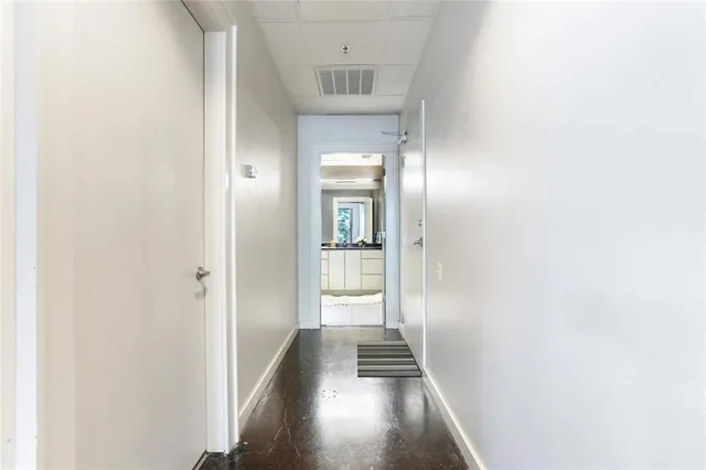 $1,800 | 835 Julia Street, Unit 2, New Orleans, LA 70113