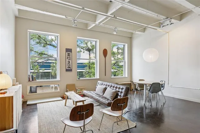 $1,800 | 835 Julia Street, Unit 2, New Orleans, LA 70113