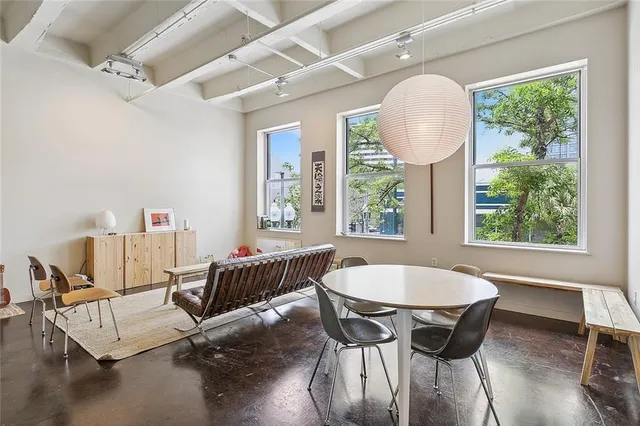 $1,800 | 835 Julia Street, Unit 2, New Orleans, LA 70113