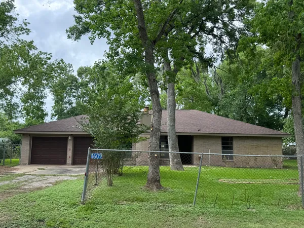 $215,000 | 1609 Forrest Drive, Wharton, TX 77488