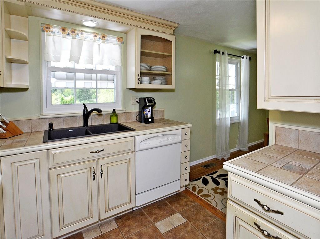14 Kinzua Road Pittsburgh, PA 15239 - Photo 3 of 25 Gallery Image 3
