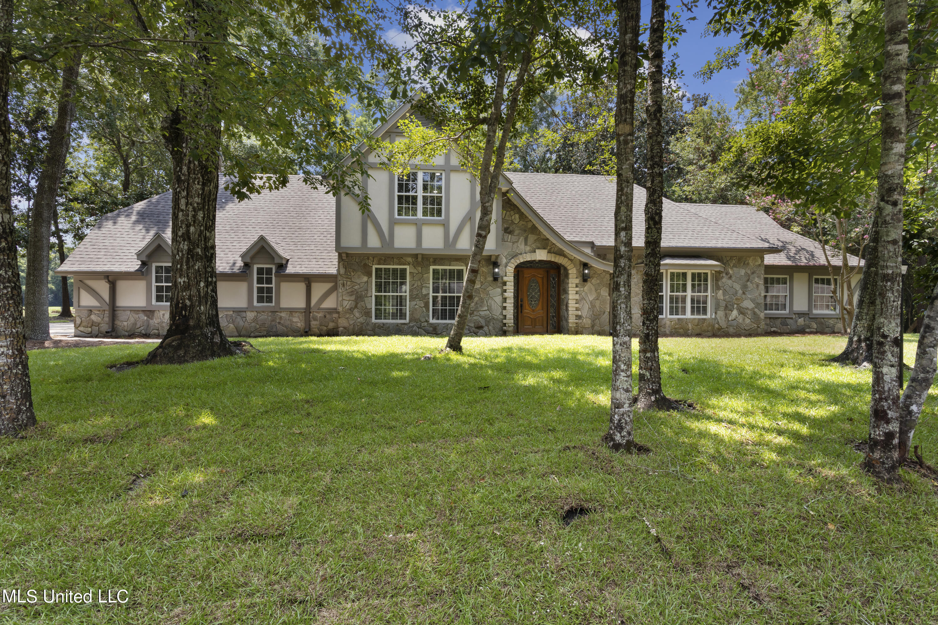 13505 Pine Road Ocean Springs, MS 39564 - Photo 1 of 48 001 (5)
