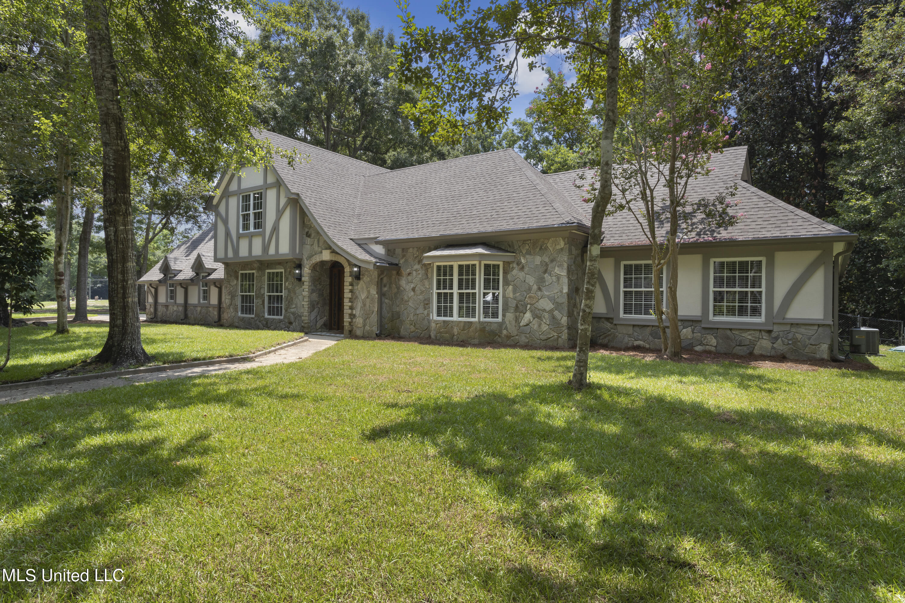 13505 Pine Road Ocean Springs, MS 39564 - Photo 2 of 48 002 (3)