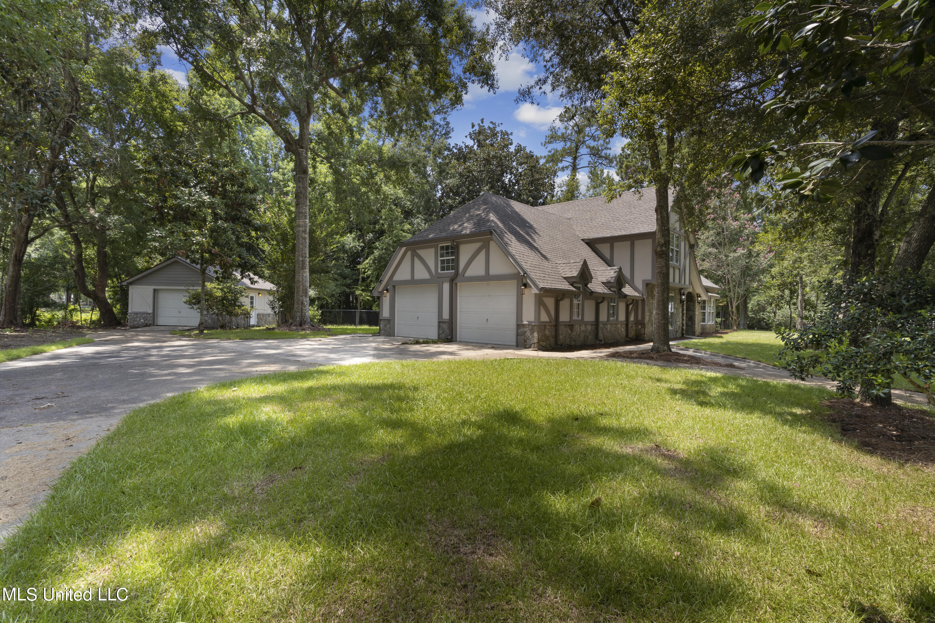 13505 Pine Road Ocean Springs, MS 39564 - Photo 4 of 48 004 (2)