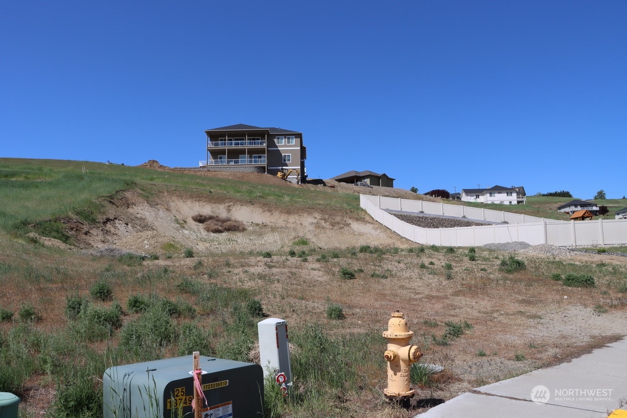91 Sunny Meadows Loop Wenatchee, WA 98801 - Photo 13 of 17 a view of a sky from a yard