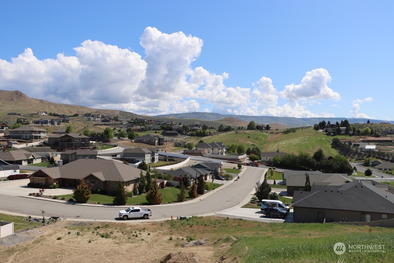 91 Sunny Meadows Loop Wenatchee, WA 98801 - Photo 17 of 17 a view of a city