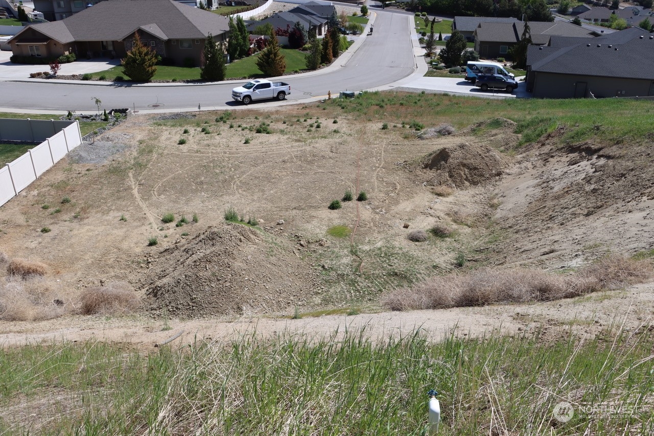 91 Sunny Meadows Loop Wenatchee, WA 98801 - Photo 6 of 17 a view of a dry yard with trees