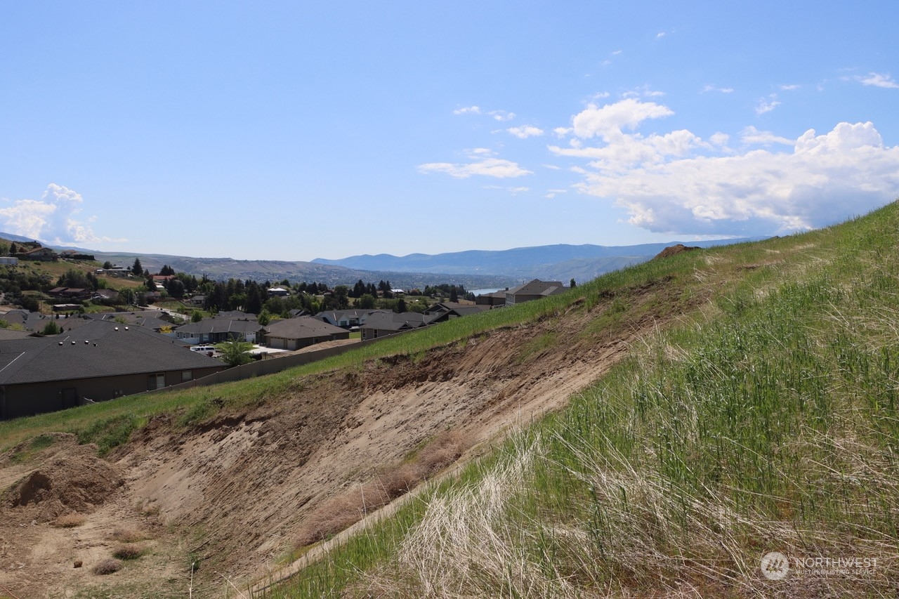 91 Sunny Meadows Loop Wenatchee, WA 98801 - Photo 7 of 17 a view of a yard with an outdoor space