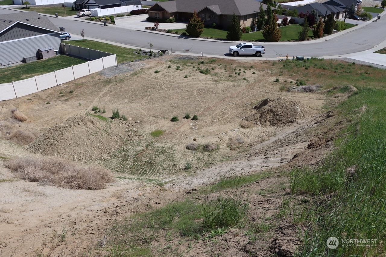 91 Sunny Meadows Loop Wenatchee, WA 98801 - Photo 10 of 17 a view of a dry yard with wooden fence