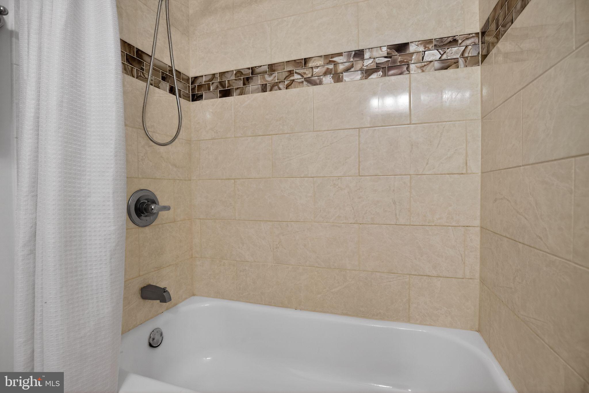 22394 White Oak Road Leonardtown, MD 20650 - Photo 17 of 32 hall bath, custom tile