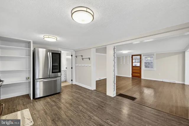 a view of a room with an empty space