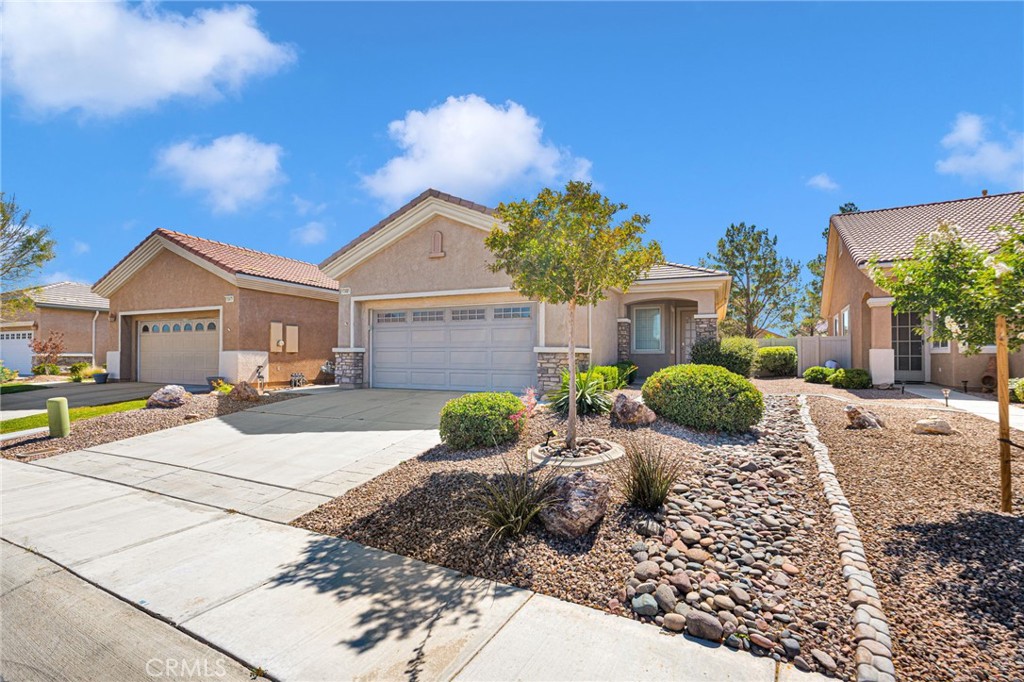 10461 Bridge Haven Road Apple Valley, CA 92308 - Photo 3 of 32