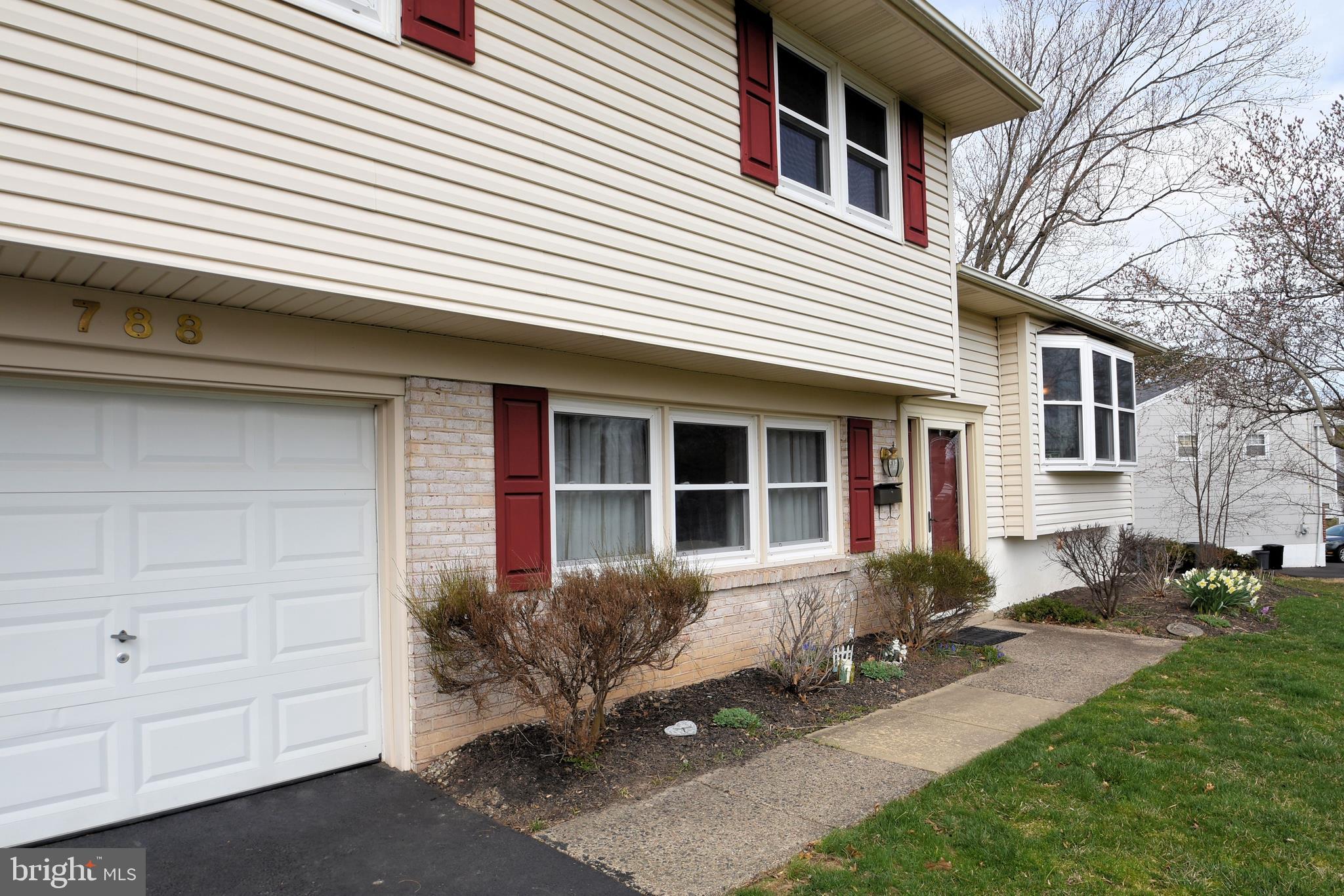 788 Longstreth Road Warminster, PA 18974 - Photo 3 of 44