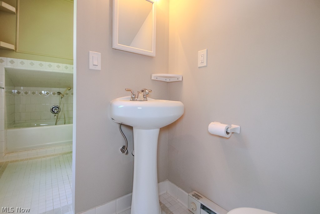 6360 Conley Road Painesville, OH 44077 - Photo 18 of 50 *Additional Bathroom in the apartment above garage*