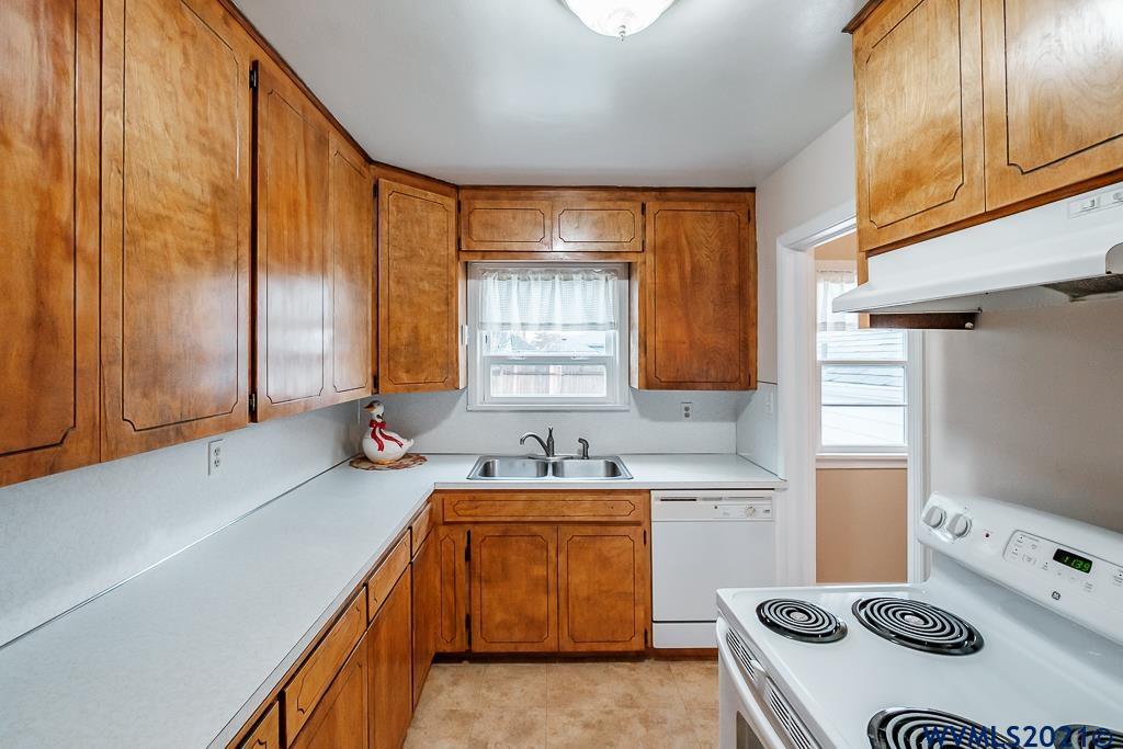 1094 Southwest 14th Avenue Albany, OR 97321 - Photo 13 of 32