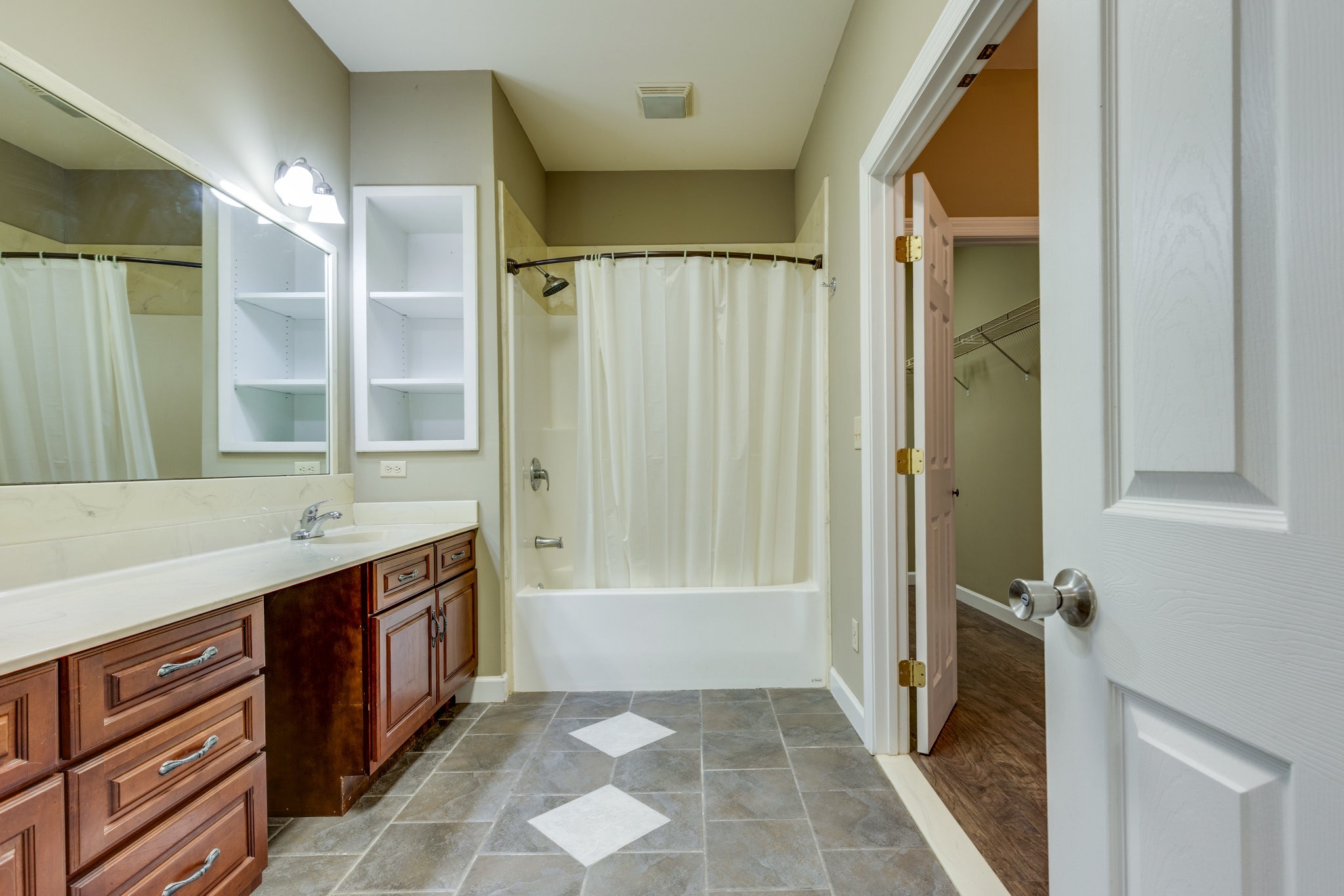 4655 Hardison Mill Road Columbia, TN 38401 - Photo 18 of 47 a bathroom with a sink a mirror and a bathtub