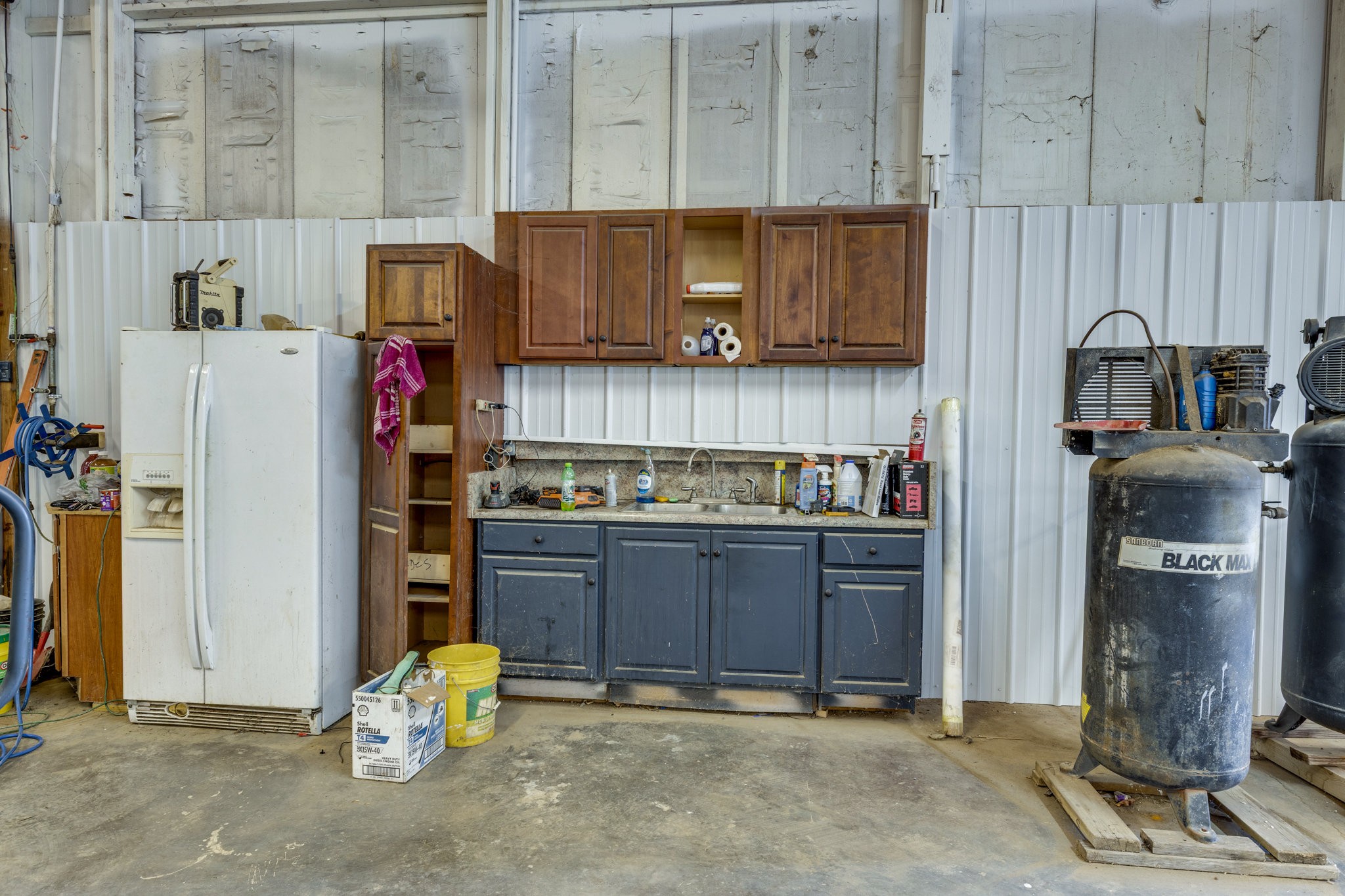 4655 Hardison Mill Road Columbia, TN 38401 - Photo 31 of 47 a kitchen with stainless steel appliances kitchen island granite countertop a refrigerator and a stove