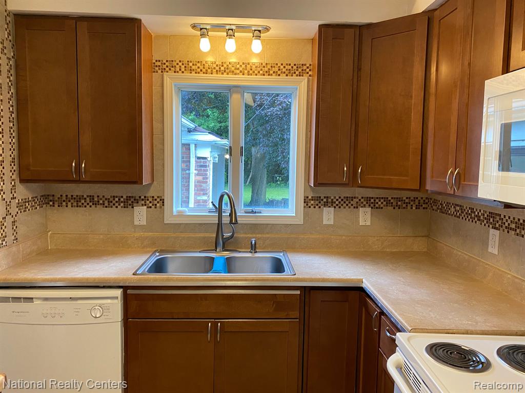 426 Moross Road Grosse Pointe, MI 48236 - Photo 13 of 36