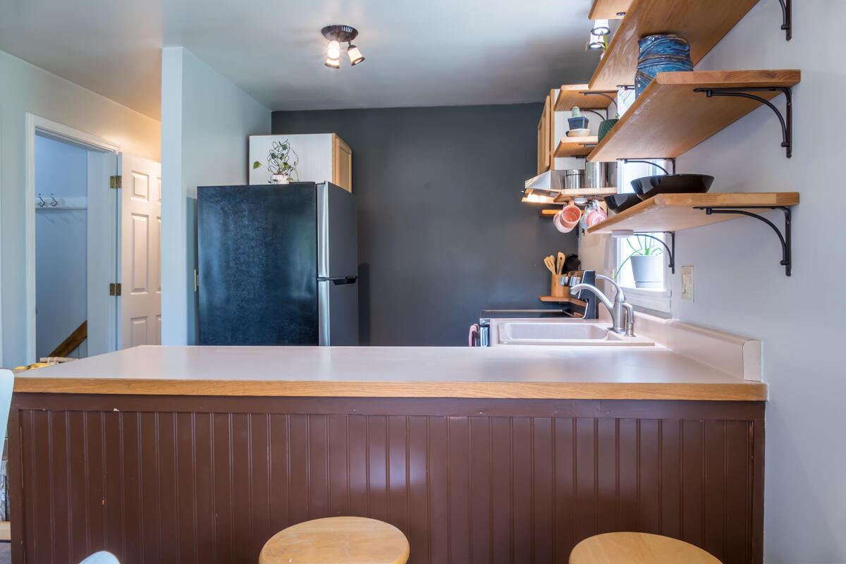 10 Radley Road Freeport, ME 04032 - Photo 4 of 44 10-Kitchen (2 of 6)