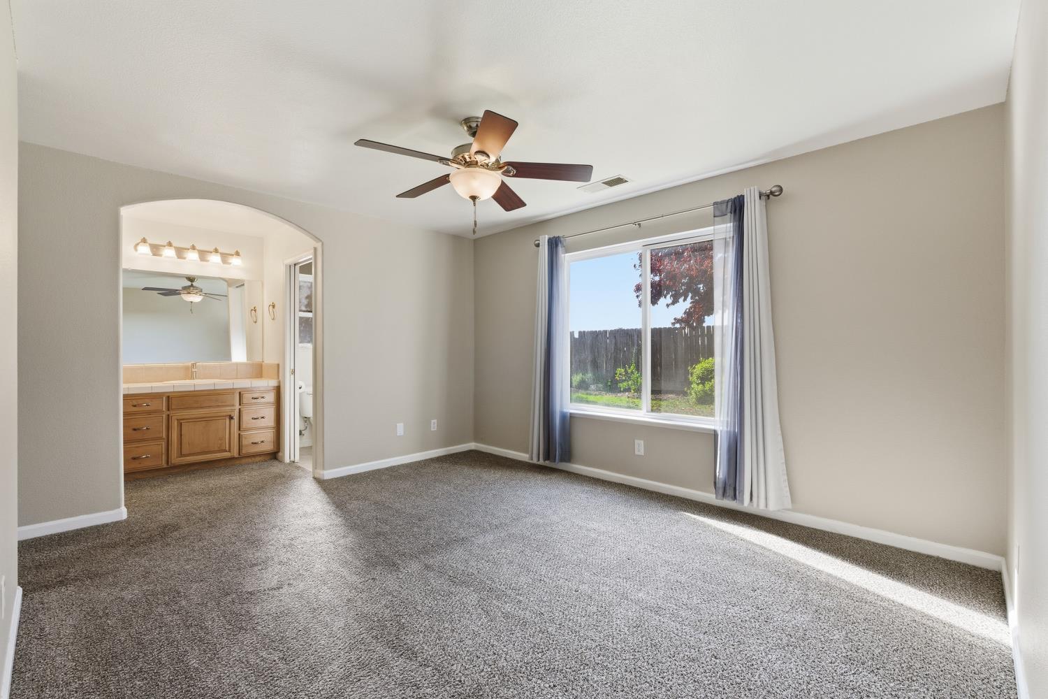 184 South Double Tree Way Madera, CA 93637 - Photo 20 of 37 a view of n empty room with a window