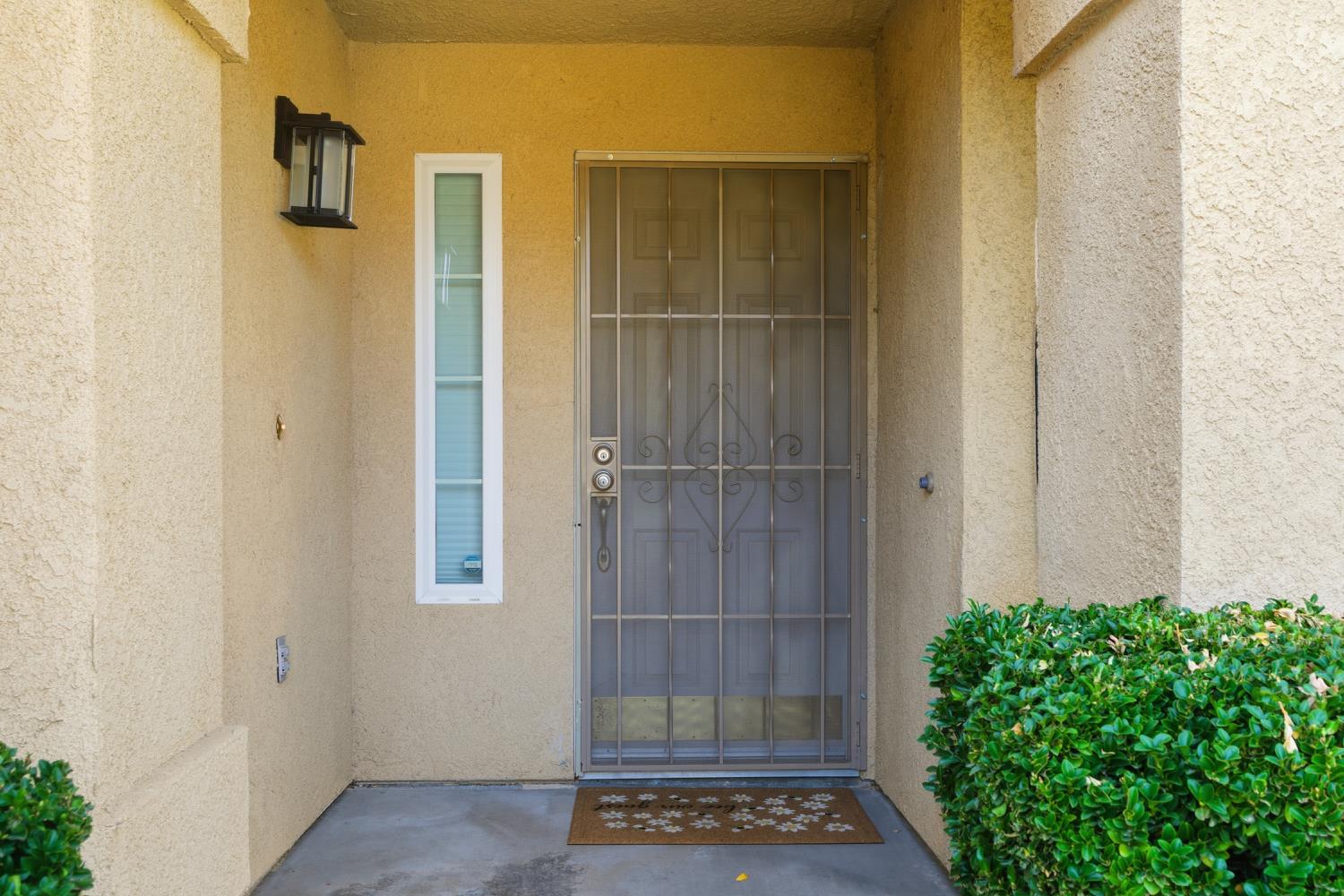 184 South Double Tree Way Madera, CA 93637 - Photo 3 of 37 a view of bathroom with shower