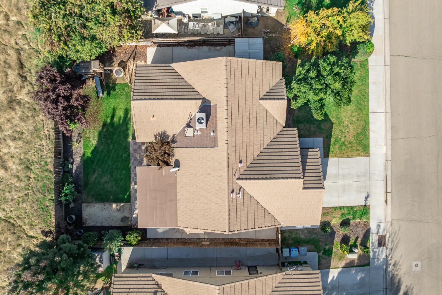 184 South Double Tree Way Madera, CA 93637 - Photo 34 of 37 a view of a patio with table and chairs and potted plants