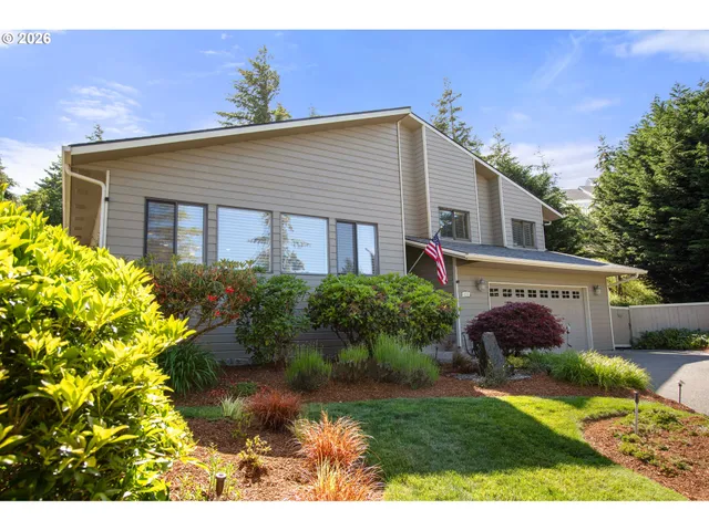 $639,000 | 2058 Cedar Court, North Bend, OR 97459