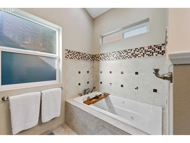 $639,000 | 2058 Cedar Court, North Bend, OR 97459