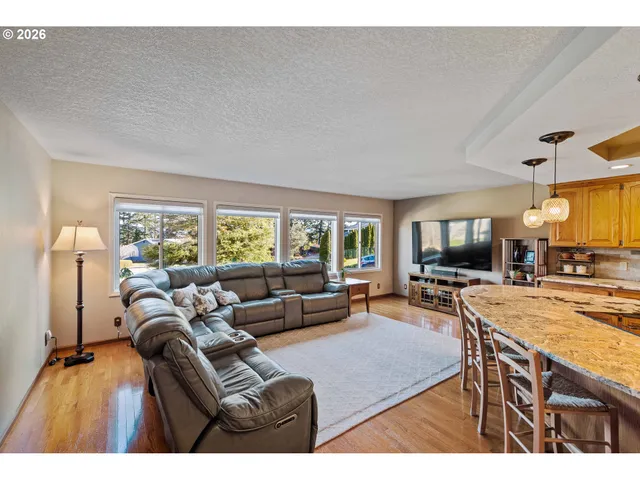 $639,000 | 2058 Cedar Court, North Bend, OR 97459