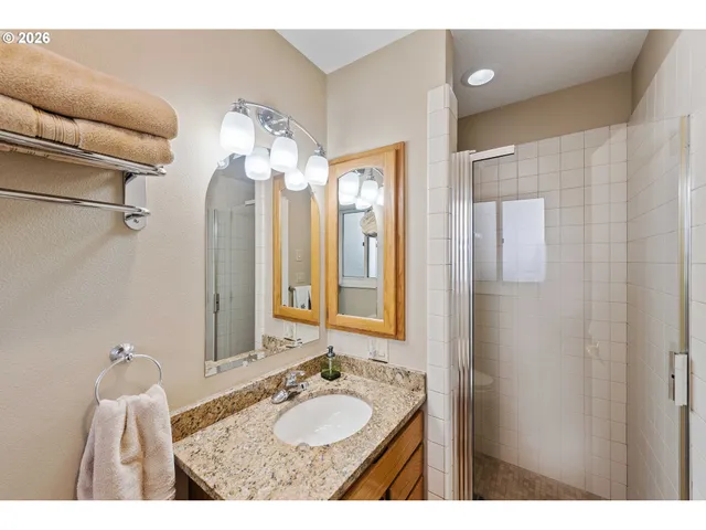 $639,000 | 2058 Cedar Court, North Bend, OR 97459