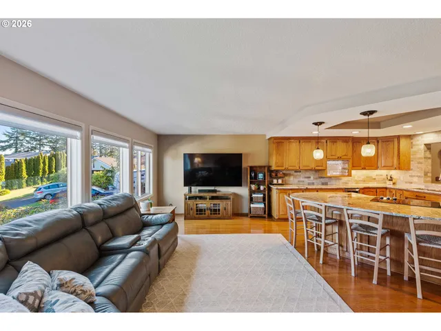 $639,000 | 2058 Cedar Court, North Bend, OR 97459