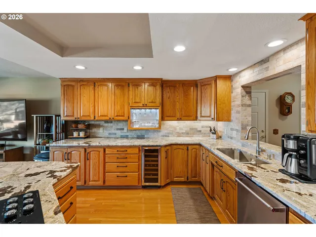 $639,000 | 2058 Cedar Court, North Bend, OR 97459