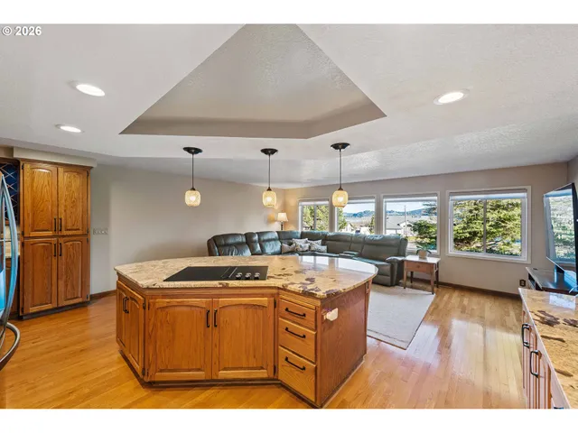 $639,000 | 2058 Cedar Court, North Bend, OR 97459