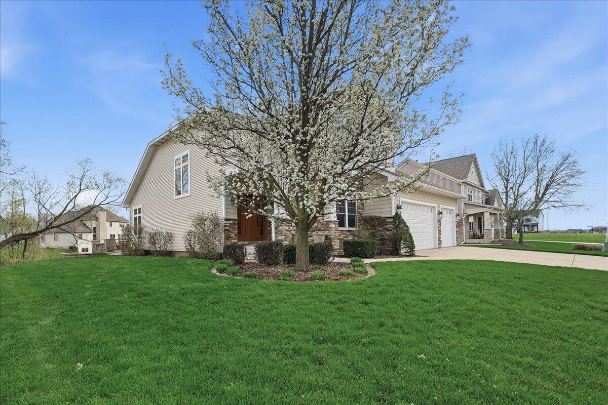 1153 Vale Park Road Valparaiso, IN 46385 - Photo 3 of 44 1200x800