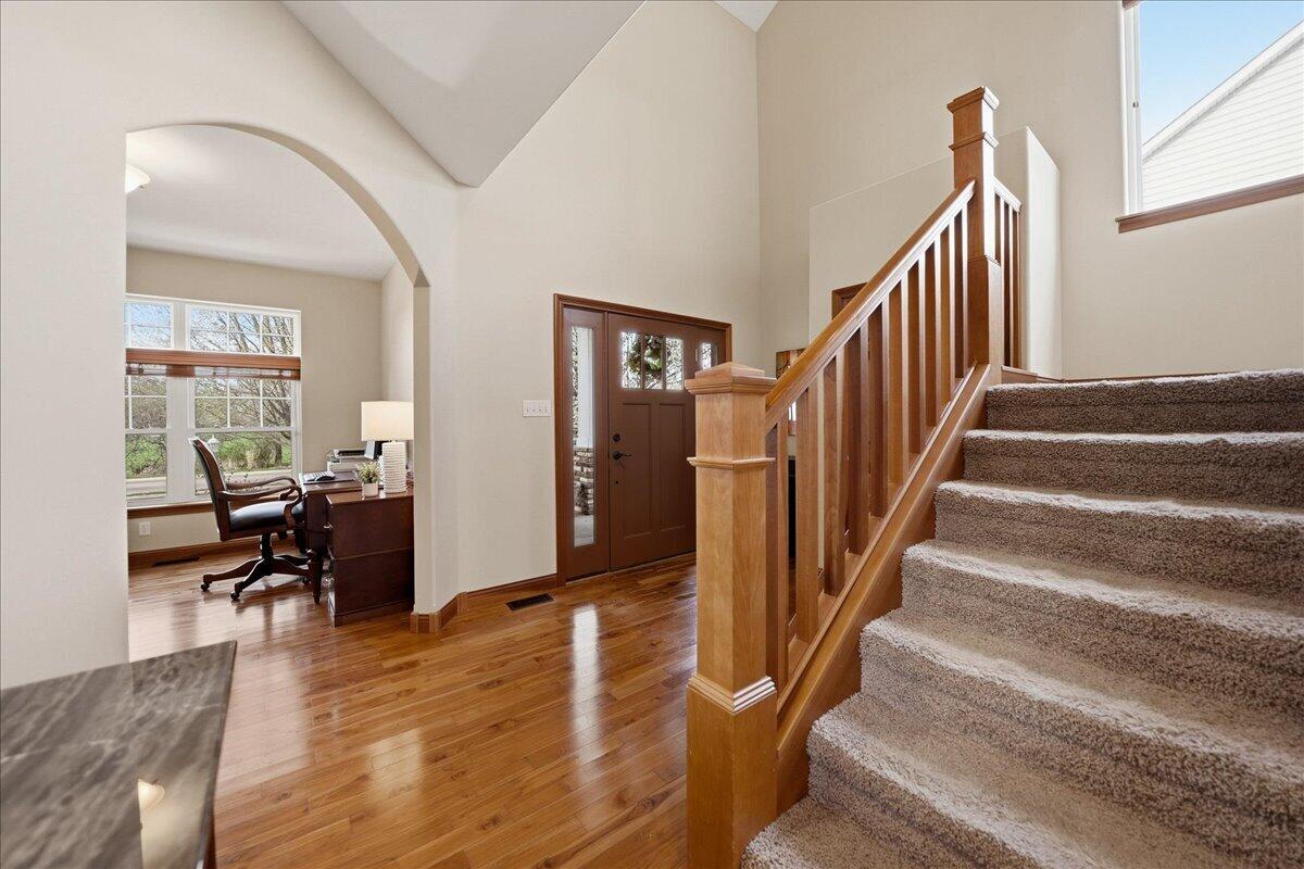 1153 Vale Park Road Valparaiso, IN 46385 - Photo 4 of 44 1200x800