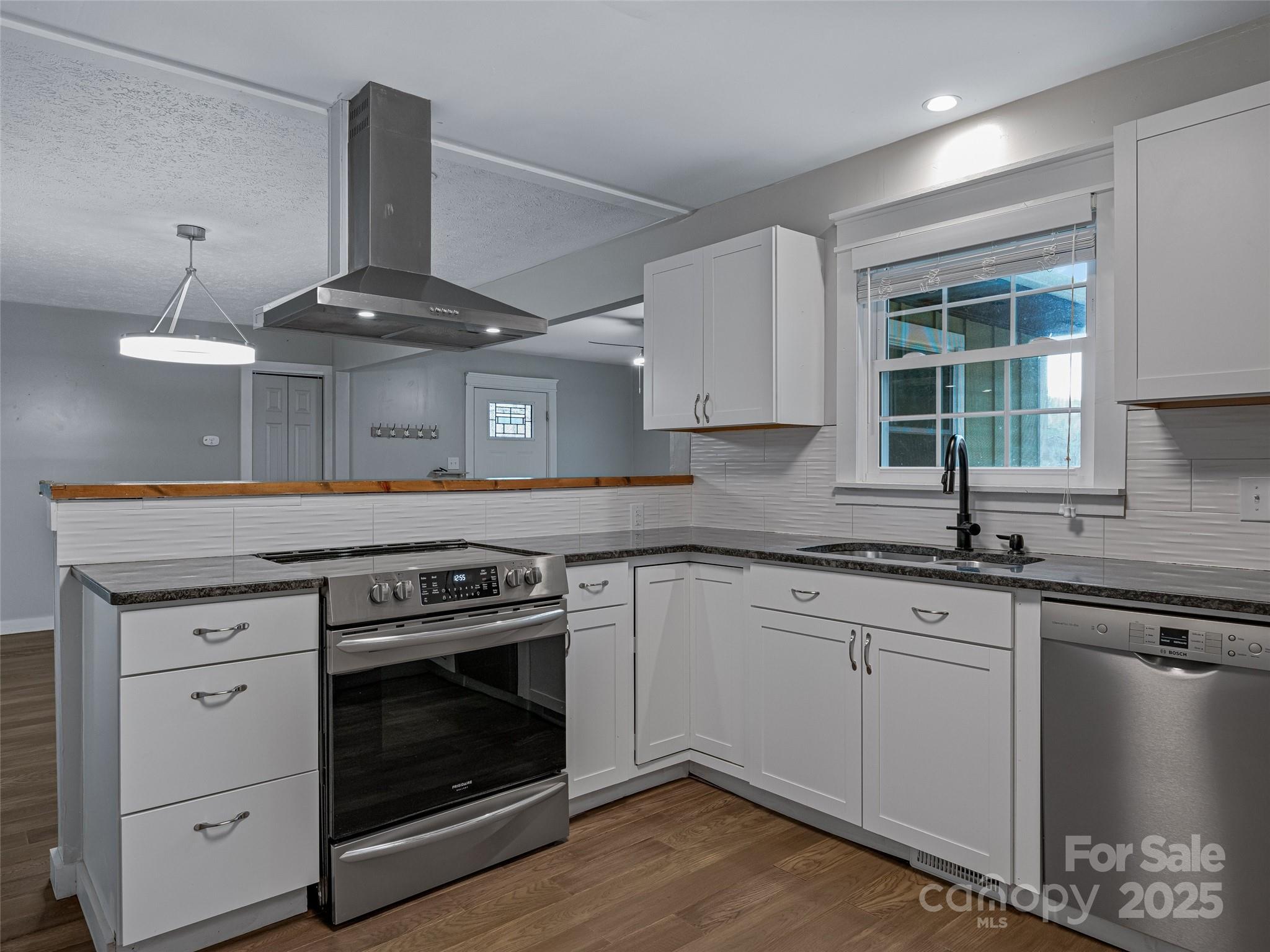 704 Old Fort Road Fairview, NC 28730 - Photo 8 of 36 Gallery Image 8