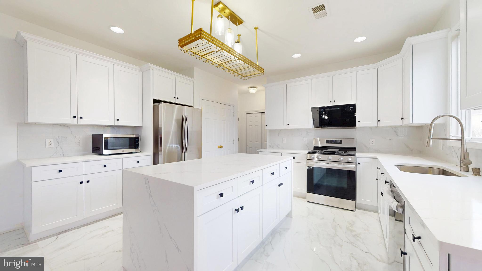 32 Vacari Way Tuckerton, NJ 08087 - Photo 13 of 50 Modern Kitchen