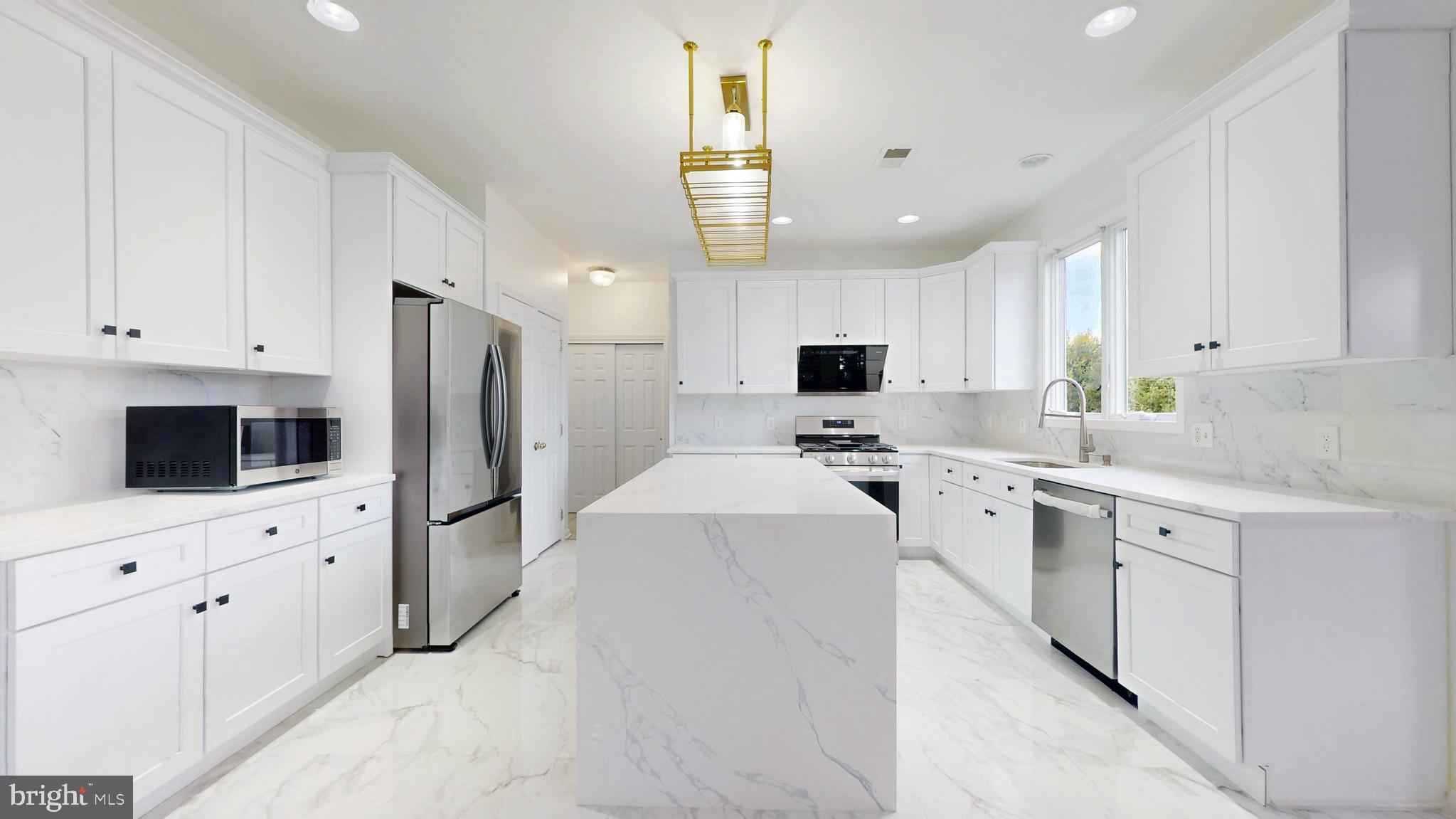 32 Vacari Way Tuckerton, NJ 08087 - Photo 14 of 50 Modern Kitchen