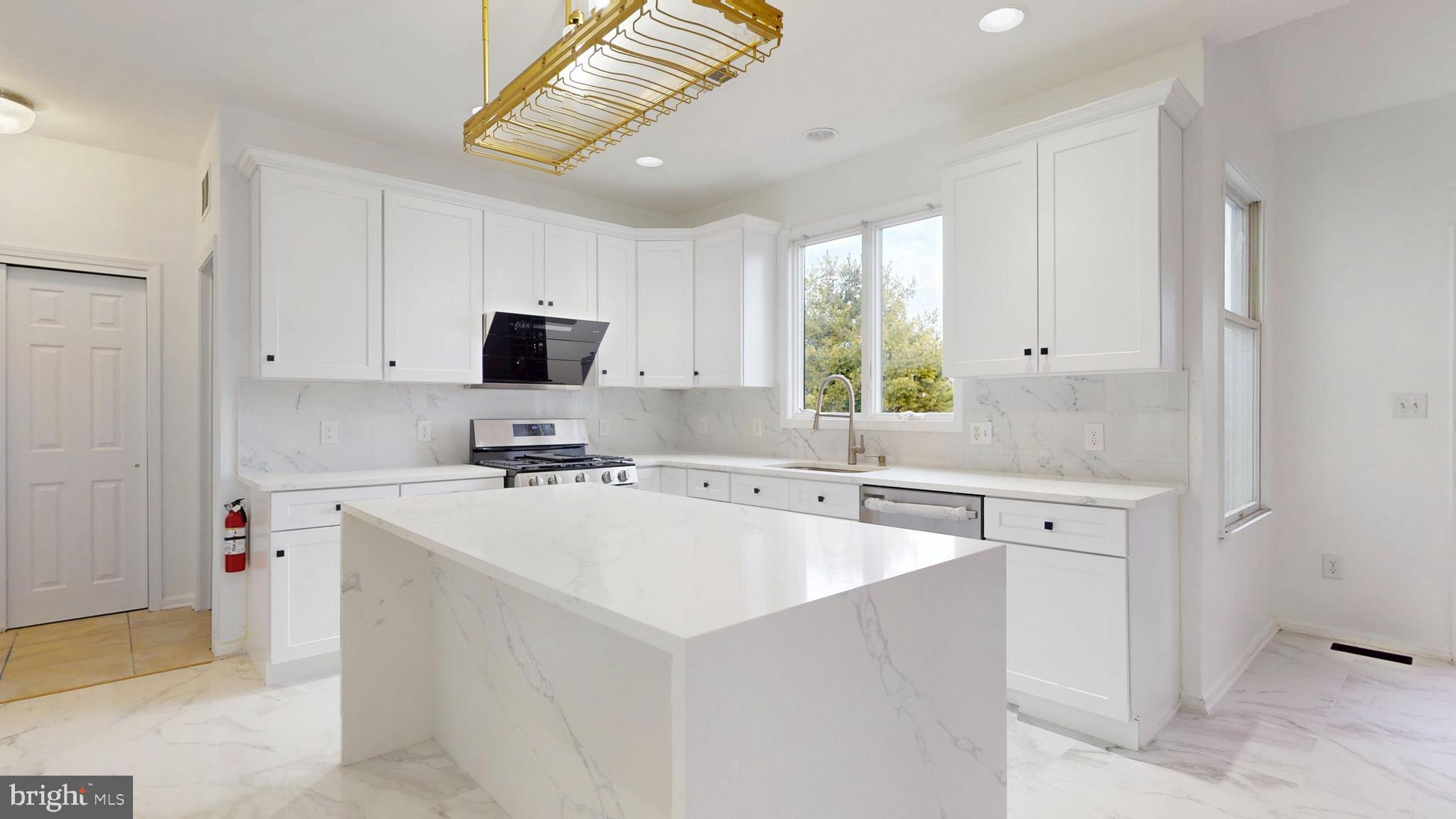 32 Vacari Way Tuckerton, NJ 08087 - Photo 15 of 50 Modern Kitchen