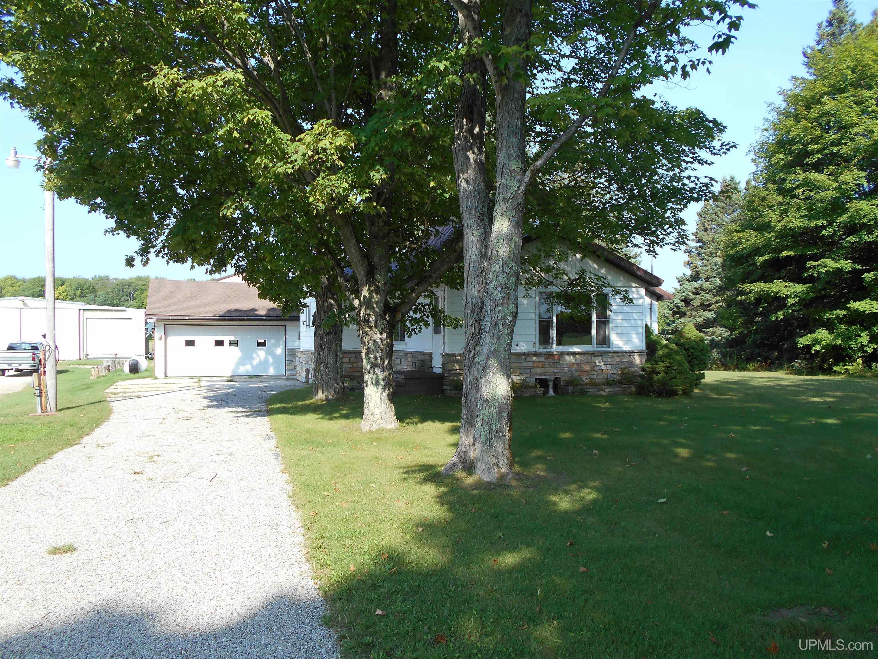 1727 N West Kendall Road Manistique, MI 49854 - Photo 3 of 49